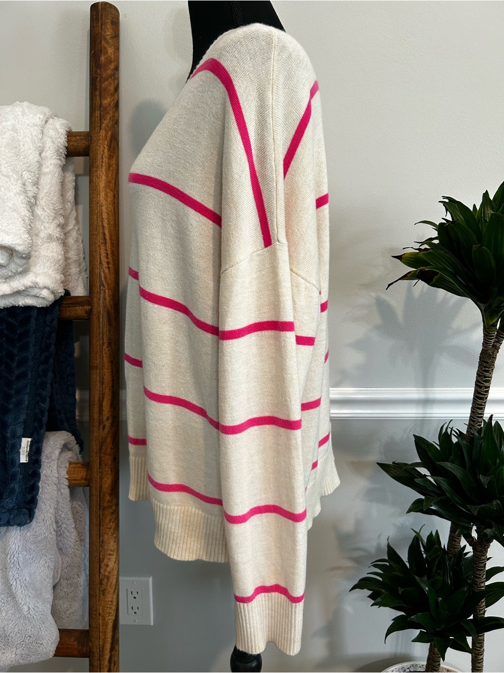 LOFT Cream V‑Neck Sweater with Pink Stripes Size XL - Picture 6 of 9
